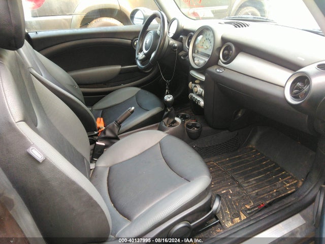 2010 MINI COOPER CLUBMAN WMWML3C50ATX51114 Photo 4