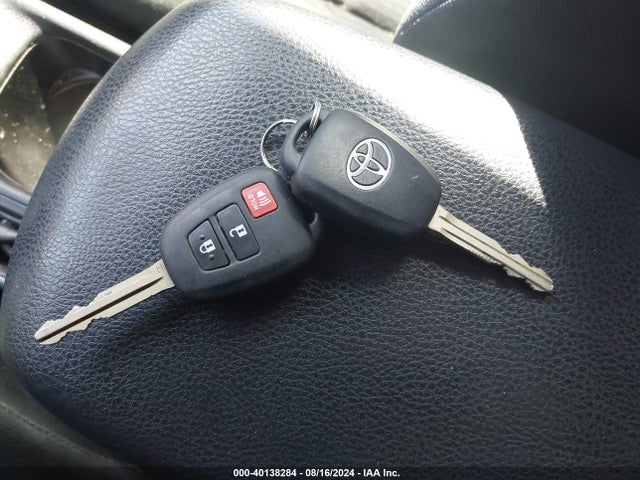 Toyota RAV4 LE 2017 JTMZFREVXHJ131411 Image 11