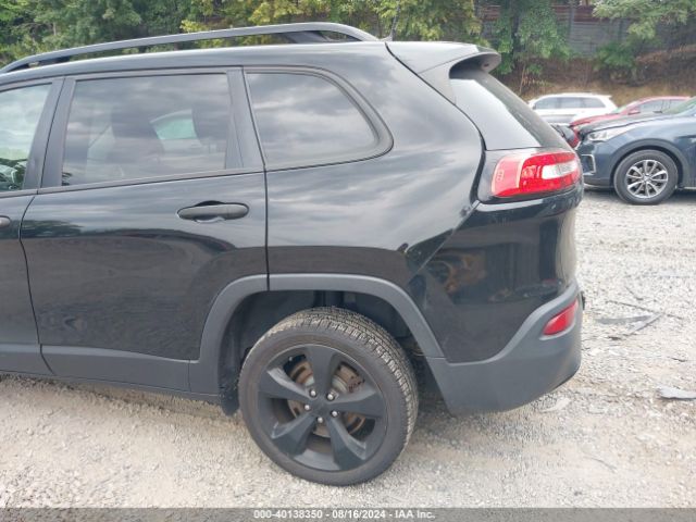 1C4PJLAS3HW667196 Jeep Cherokee Altitude Fwd