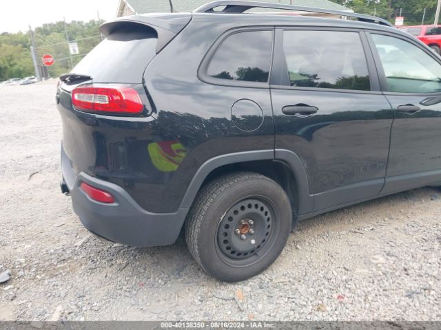 1C4PJLAS3HW667196 Jeep Cherokee Altitude Fwd