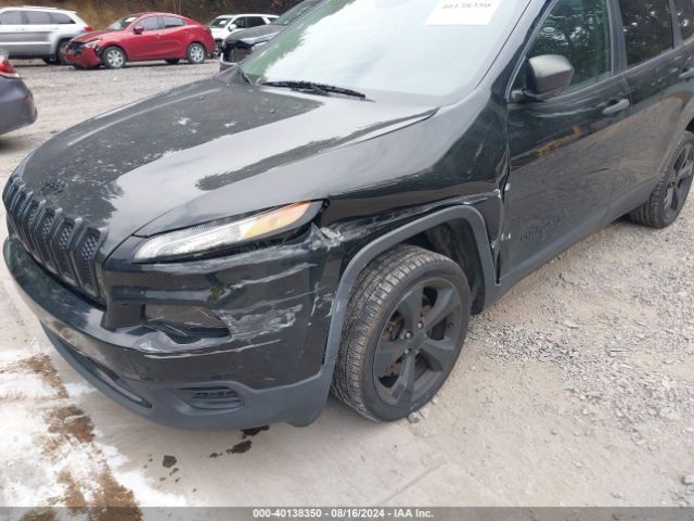 1C4PJLAS3HW667196 Jeep Cherokee Altitude Fwd