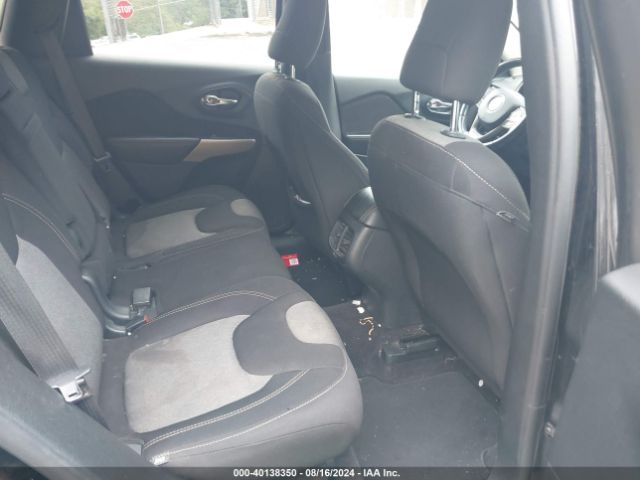 1C4PJLAS3HW667196 Jeep Cherokee Altitude Fwd
