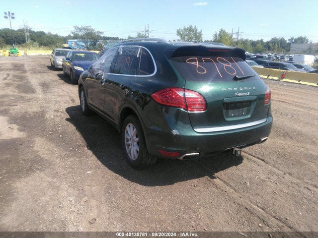2011 PORSCHE CAYENNE WP1AA2A26BLA09301 Photo 2