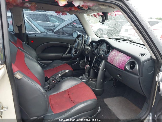 2005 MINI COOPER WMWRC334X5TJ65636 Photo 4