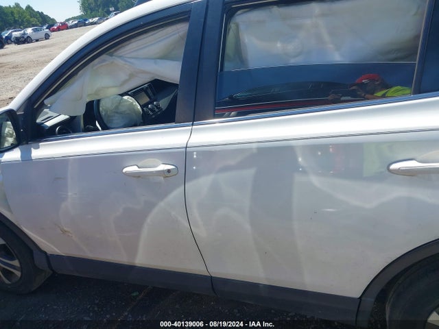 Toyota RAV4 LE 2018 JTMZFREV2JJ184075 Image 14