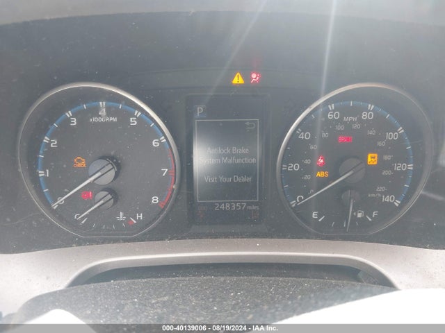Toyota RAV4 LE 2018 JTMZFREV2JJ184075 Image 15