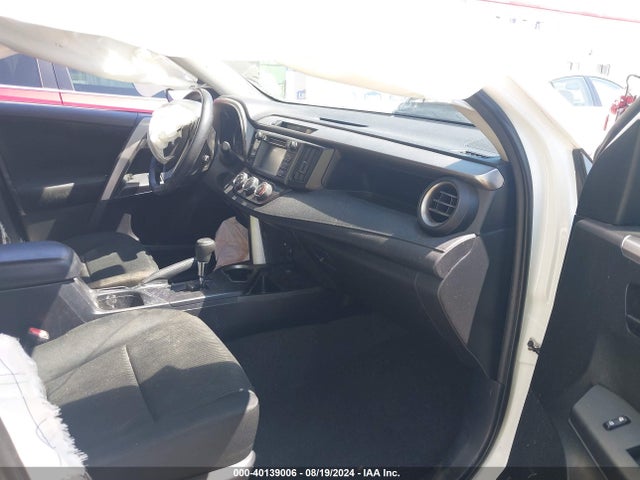 Toyota RAV4 LE 2018 JTMZFREV2JJ184075 Image 5