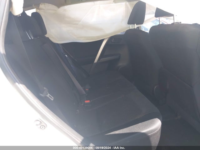 Toyota RAV4 LE 2018 JTMZFREV2JJ184075 Image 8