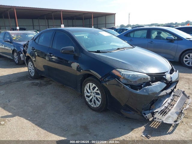 Toyota COROLLA LE 2018 5YFBURHE5JP847184 Image 1