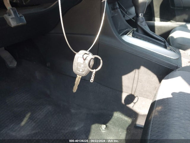 Toyota COROLLA LE 2018 5YFBURHE5JP847184 Image 11