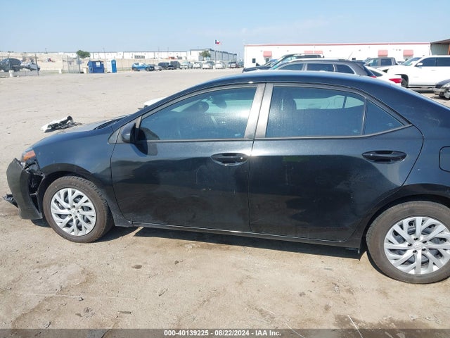 Toyota COROLLA LE 2018 5YFBURHE5JP847184 Image 14