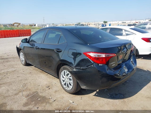 Toyota COROLLA LE 2018 5YFBURHE5JP847184 Image 3