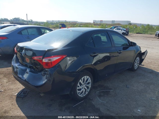Toyota COROLLA LE 2018 5YFBURHE5JP847184 Image 4