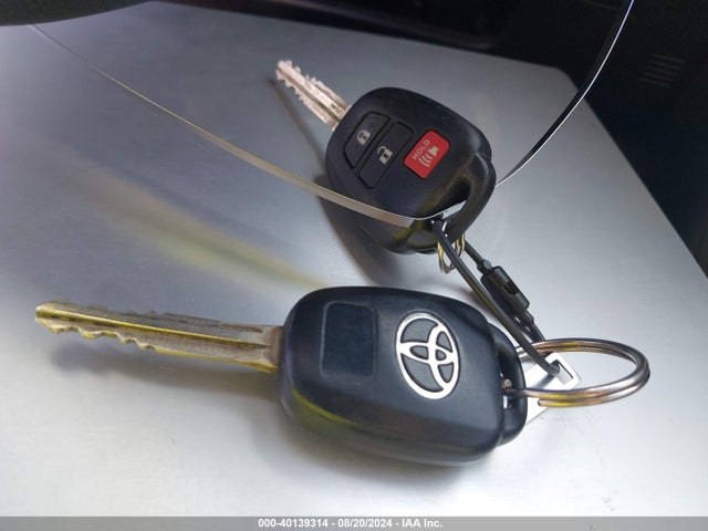 Toyota Rav4 Xle 2014 JTMWFREV1EJ001645 Image 11