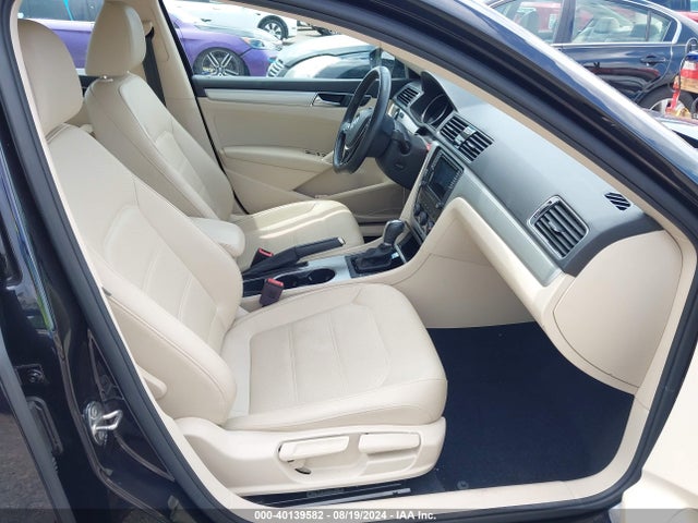 1VWLA7A37KC004914 Volkswagen Passat 2.0t Wolfsburg Edition