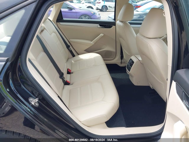 1VWLA7A37KC004914 Volkswagen Passat 2.0t Wolfsburg Edition
