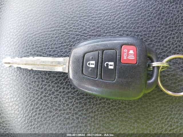 Toyota RAV4 LE 2017 2T3BFREV5HW623332 Image 11