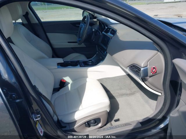 SAJAE4BG6HA963175 Jaguar Xe 25t Prestige