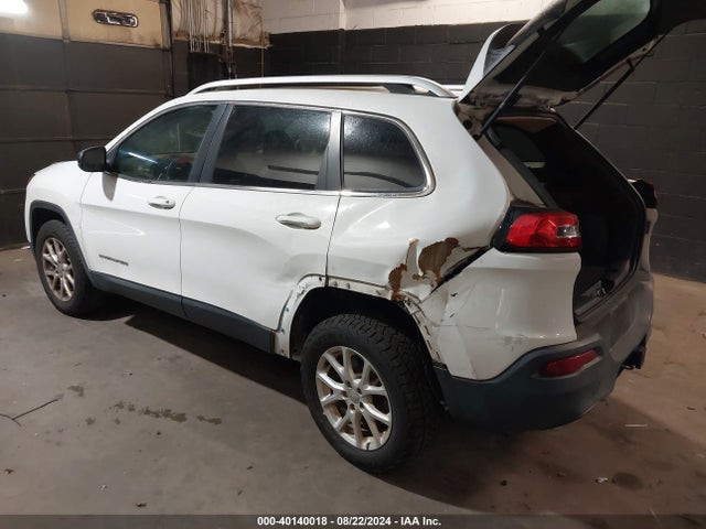 1C4PJMCS8HW602041 Jeep Cherokee Latitude 4x4