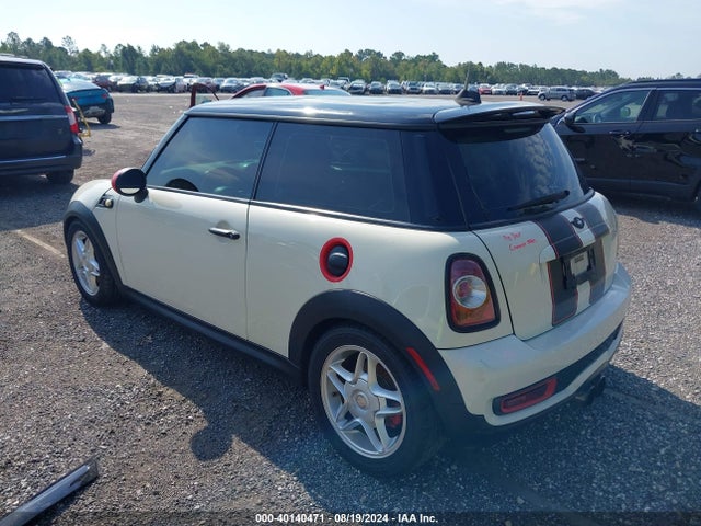 2011 MINI COOPER S WMWSV3C56BTY20374 Photo 2