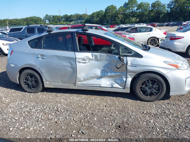 Toyota Prius Three 2015 JTDKN3DU3F0429635 Image 13