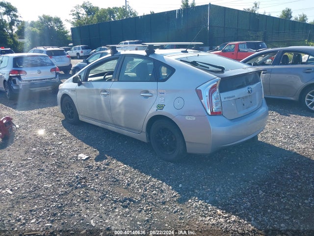 Toyota Prius Three 2015 JTDKN3DU3F0429635 Image 3