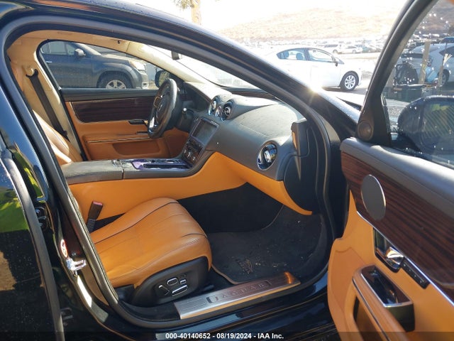 2011 JAGUAR XJ SAJWA2GB9BLV09016 Photo 4