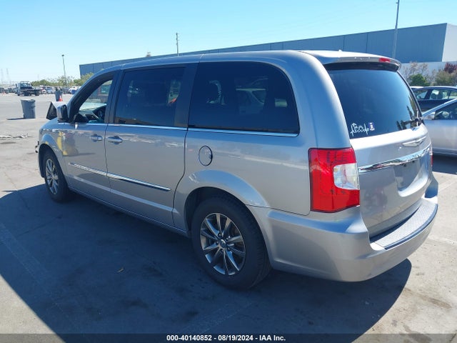 2C4RC1HG3FR742235 Chrysler Town & Country S