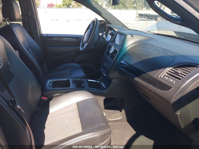 2C4RC1HG3FR742235 Chrysler Town & Country S