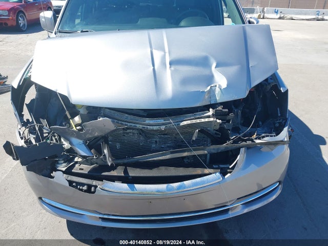 2C4RC1HG3FR742235 Chrysler Town & Country S