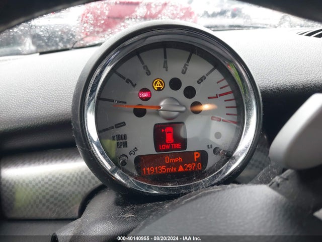 2008 MINI COOPER S WMWMF73508TV39046 Photo 6