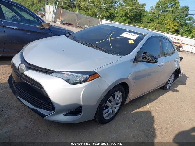 Toyota COROLLA LE 2018 2T1BURHE1JC015759 Image 2