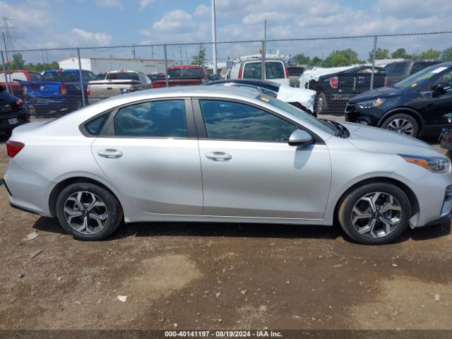 3KPF24AD5ME326368 KIA Forte Lxs