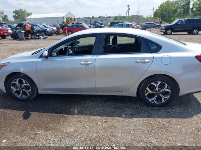 3KPF24AD5ME326368 KIA Forte Lxs