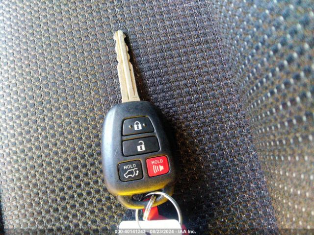 JTMRFREV9GJ078151 Toyota Rav4 Xle
