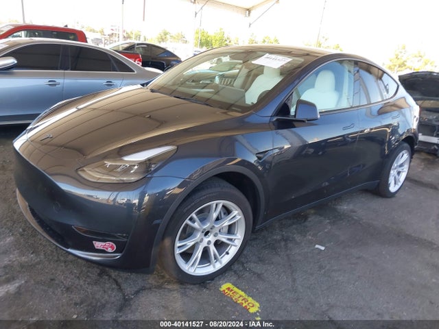 Tesla Model Y Long Range/rwd 2024 7SAYGDEDXRF048124 Image 2