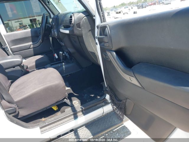 1C4BJWDG9EL269524 Jeep Wrangler Unlimited Sport