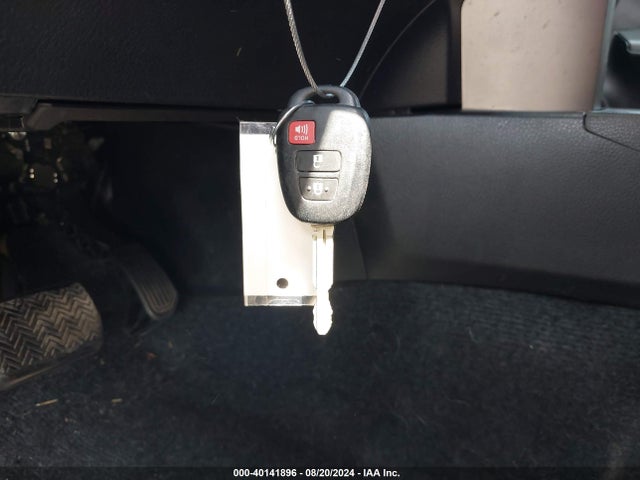 Toyota RAV4 LE 2017 2T3ZFREV2HW350039 Image 11