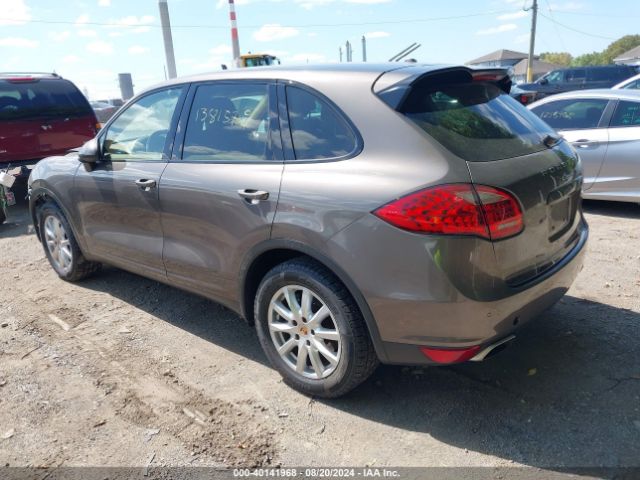 2013 PORSCHE CAYENNE WP1AA2A24DLA19229 Photo 2