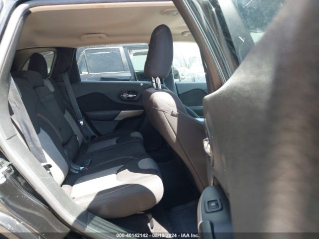 1C4PJLAB5HW667636 Jeep Cherokee Altitude Fwd