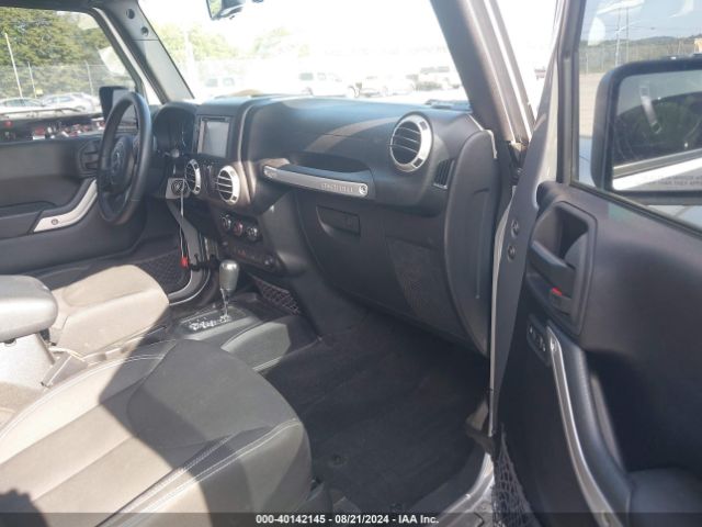 1C4AJWBG0FL756403 Jeep Wrangler Sahara