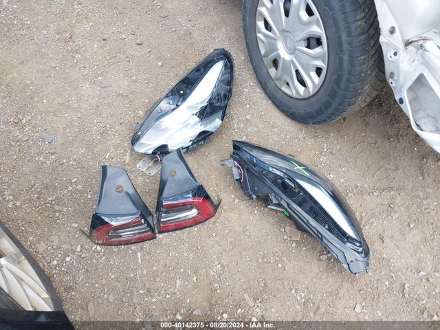 Tesla Model Y Long Range/rwd 2024 7SAYGDED7RF030082 Image 10