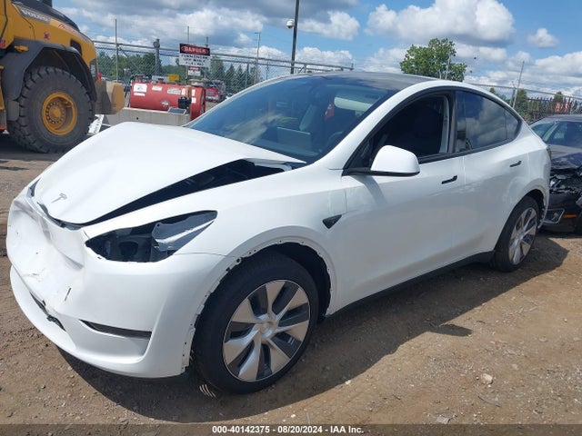 2024 TESLA MODEL Y 7SAYGDED7RF030082 Photo 1