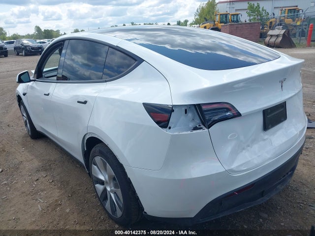 2024 TESLA MODEL Y 7SAYGDED7RF030082 Photo 2