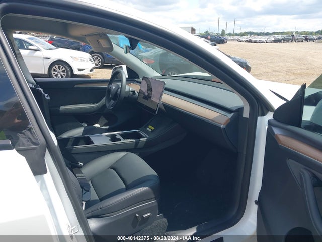 2024 TESLA MODEL Y 7SAYGDED7RF030082 Photo 4