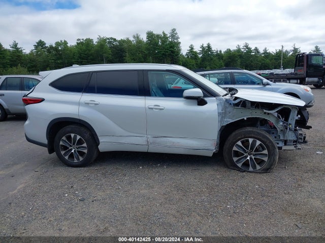 Toyota Highlander Xle 2022 5TDGZRBH2NS178976 Image 13