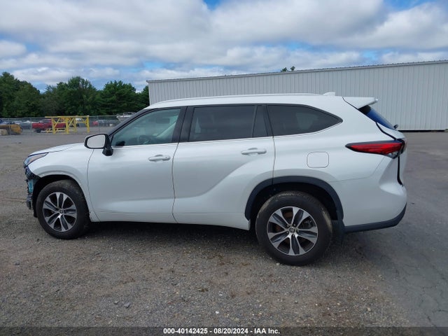 Toyota Highlander Xle 2022 5TDGZRBH2NS178976 Image 14