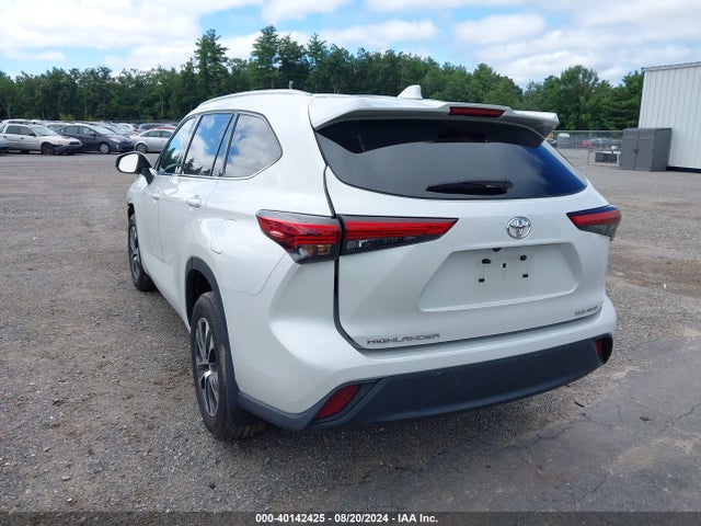 5TDGZRBH2NS178976 Toyota Highlander Xle