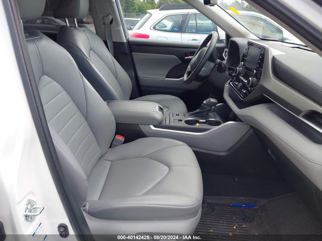 5TDGZRBH2NS178976 Toyota Highlander Xle