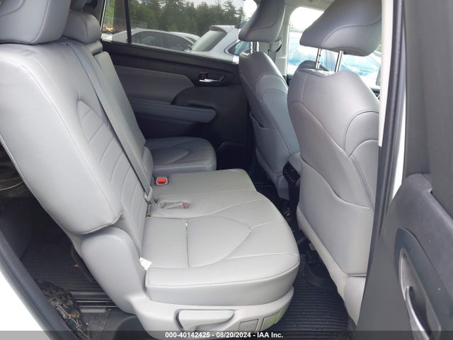 5TDGZRBH2NS178976 Toyota Highlander Xle